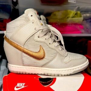 Women’s Nike Dumk wedge sneaker